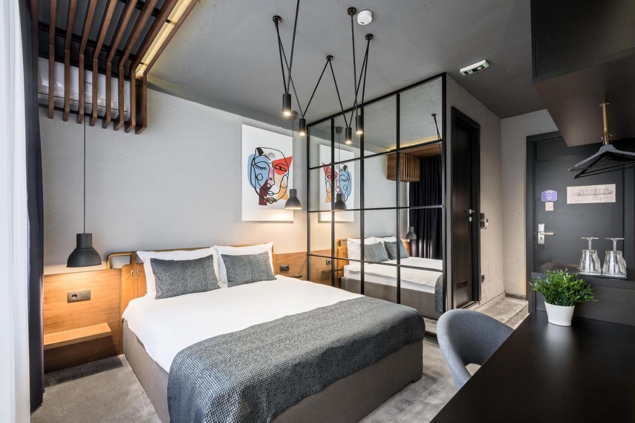7 Rooms Suites Belgrado Esterno foto