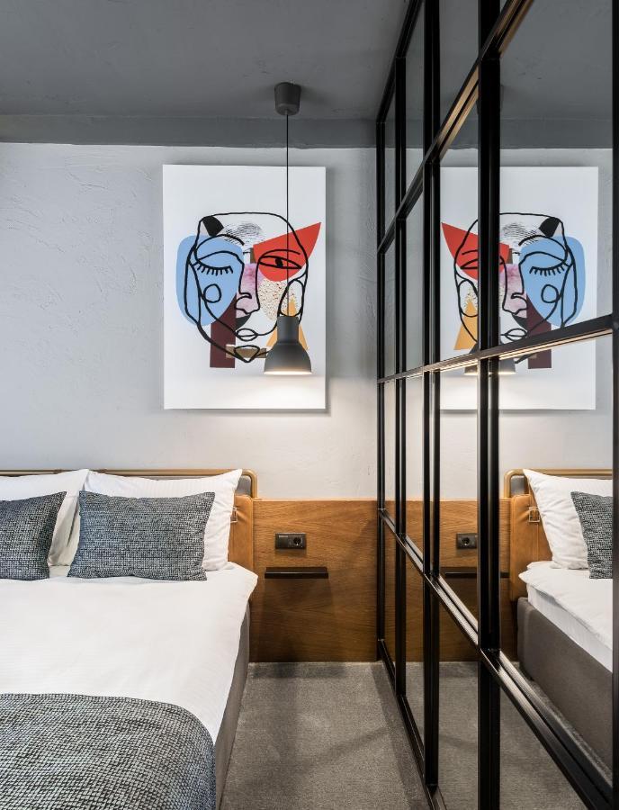 7 Rooms Suites Belgrado Esterno foto
