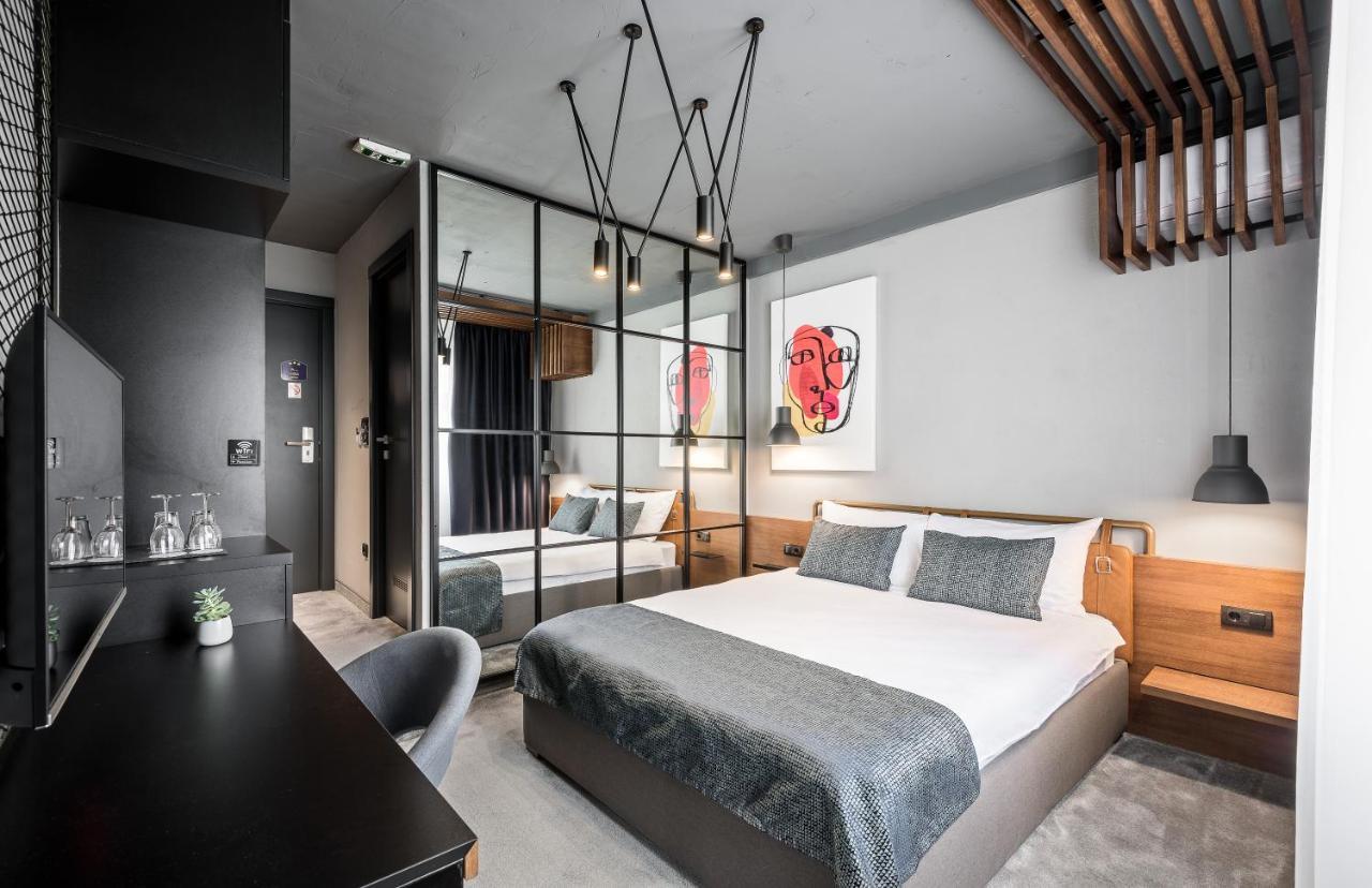 7 Rooms Suites Belgrado Esterno foto